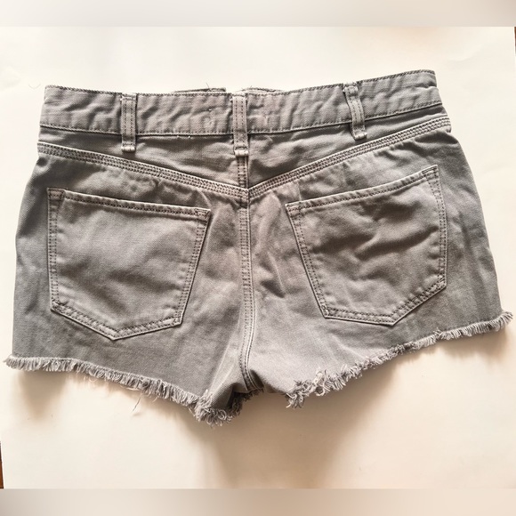 Free People High Rise Button Fly Raw Hem Cloudy Grey Shorts Womens Size 28 NWT - Picture 4 of 6
